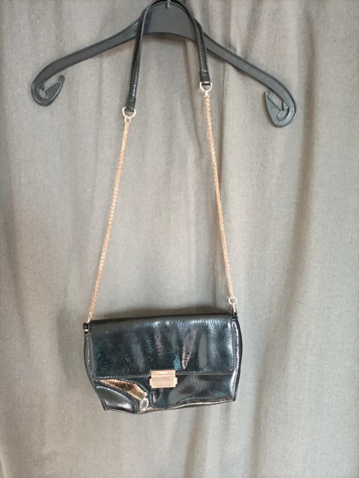 Sac à bandoulière noir vernis