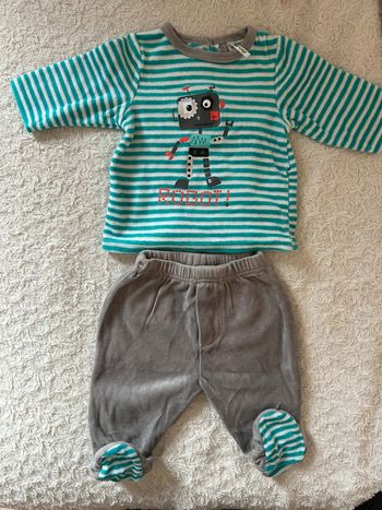 Pyjama 2 pièces très bon état 3 mois