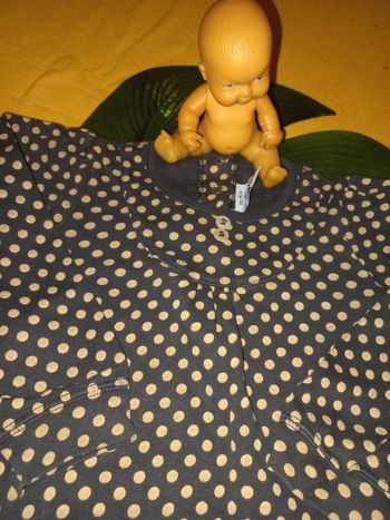 Joli Haut a pois ocre noir 18 a 24 mois