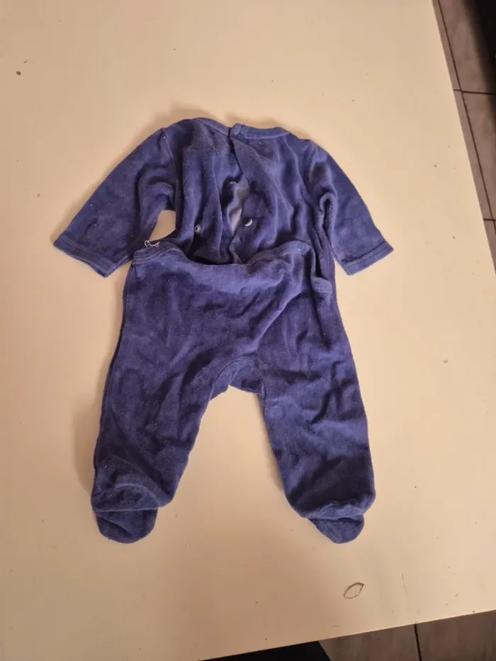 Pyjamas 1 mois - photo numéro 3
