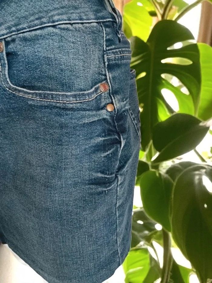 Mini jupe en jean - photo numéro 3