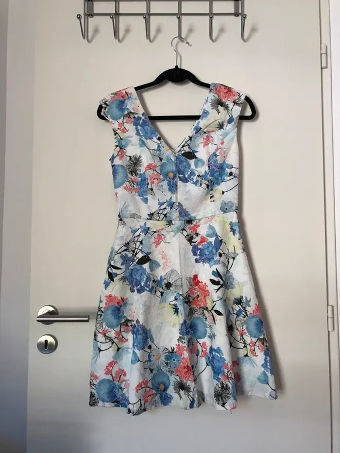 Robe blanche à fleurs matière texturée Sinéquanone taille S