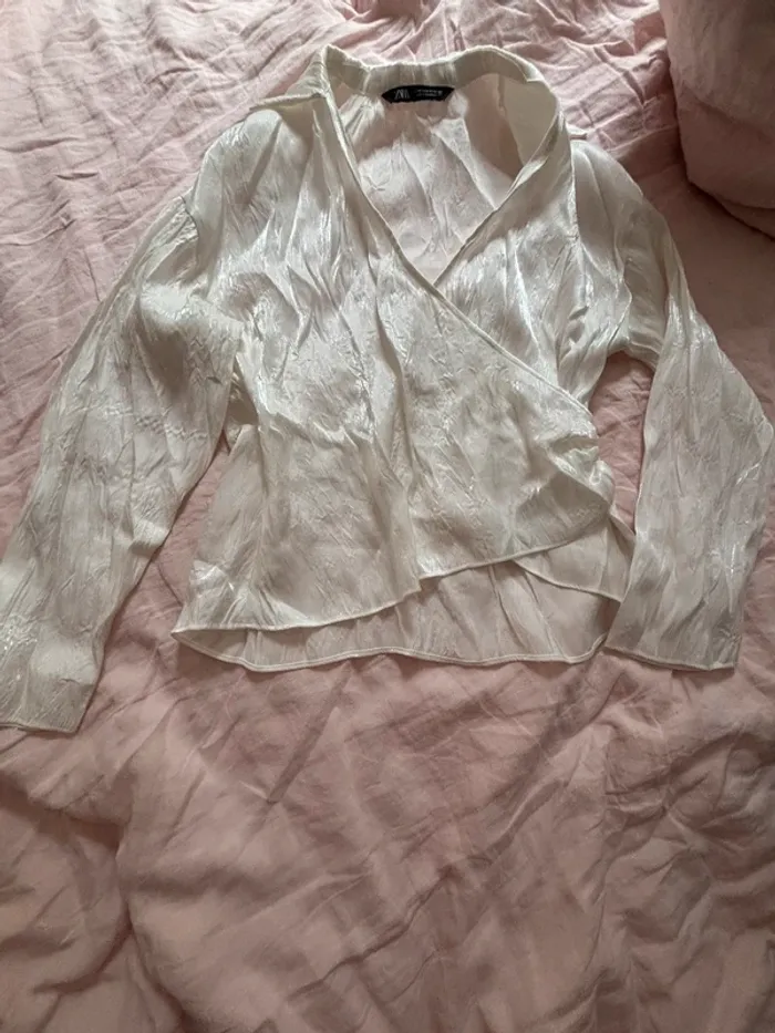 Très jolie chemise cache cœur Zara