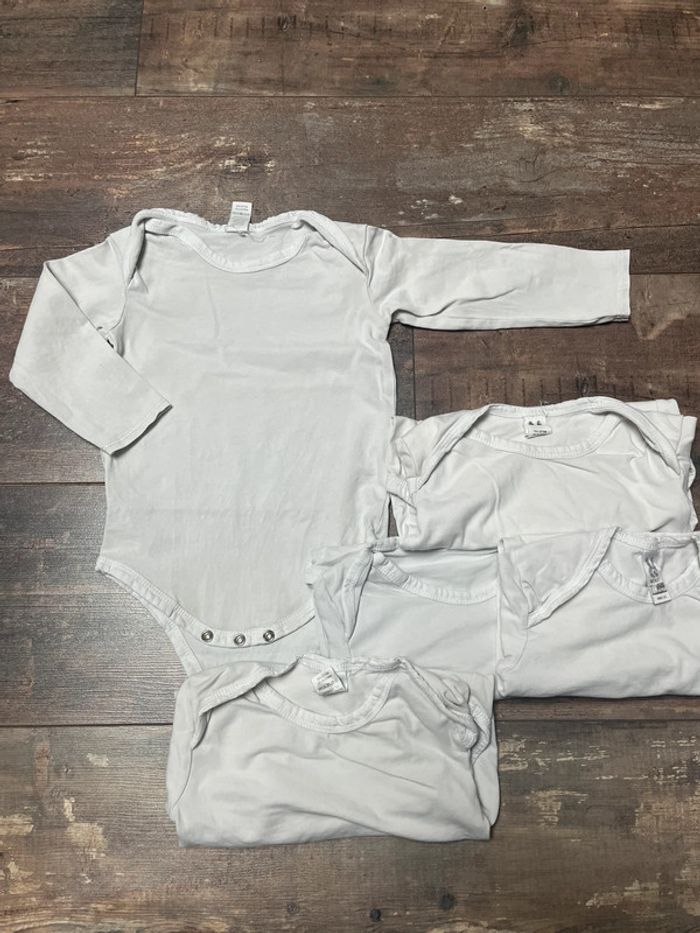 Lot de 5 bodys blancs