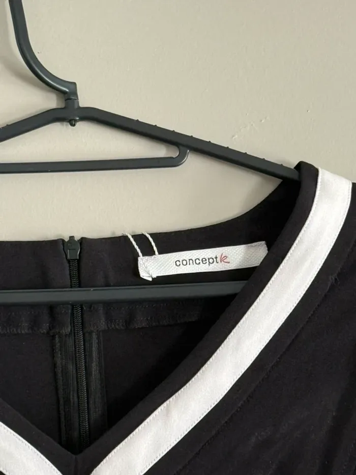 Robe Conceptk - Taille 44 - neuf sans étiquette - photo numéro 2