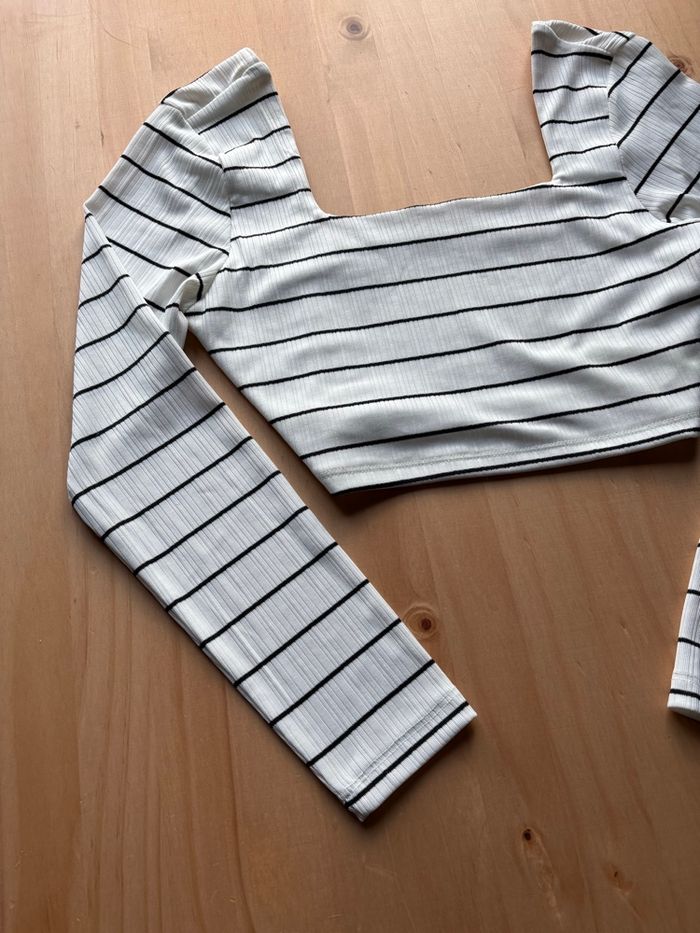 Crop top rayé blanc/noir – XS – très bon état – style décontracté - photo numéro 3