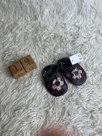 Paire de chaussons en cuir violet taille 19-20 Yihakids