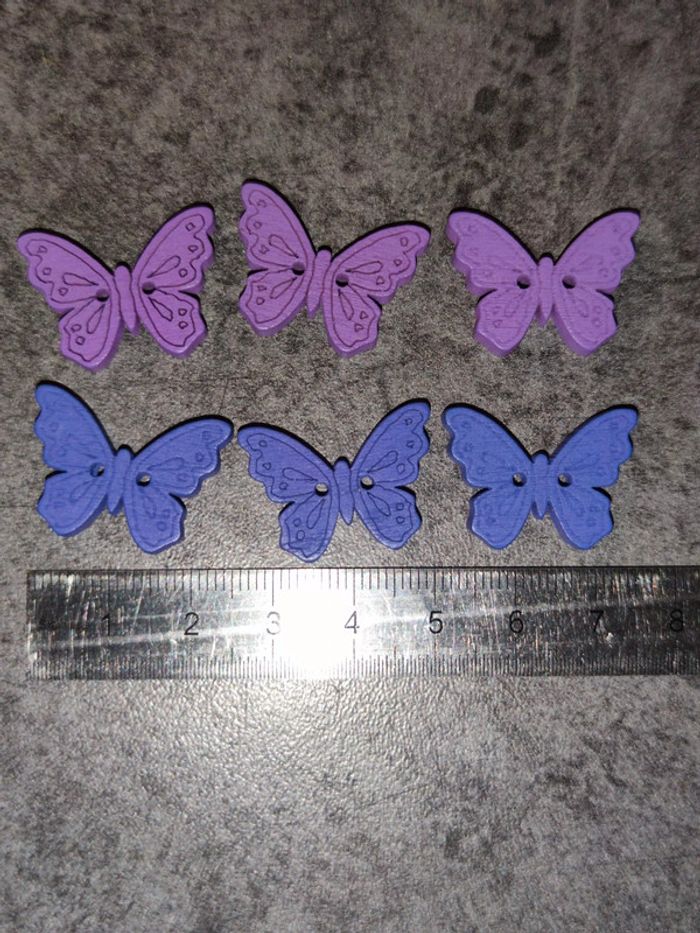 lot de 6 boutons en bois papillons / couleur violet et parme