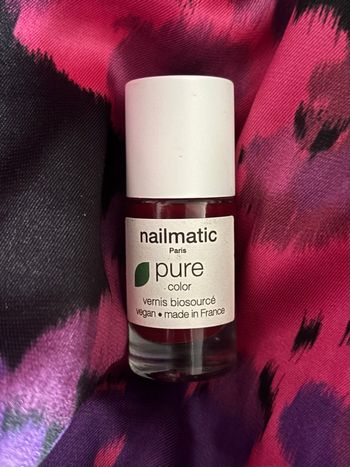 Vernis à ongles vegan rouge bordeaux 