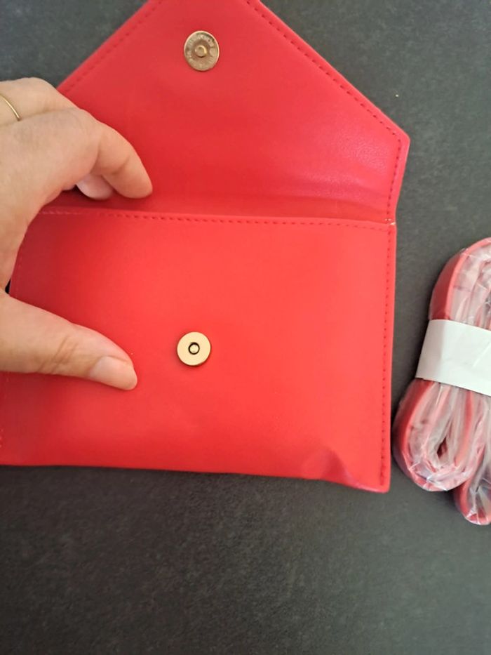 Pochette rouge - photo numéro 2