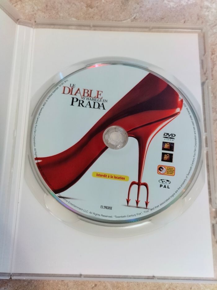DVD 🔥 Le diable s'habille en prada - photo numéro 3