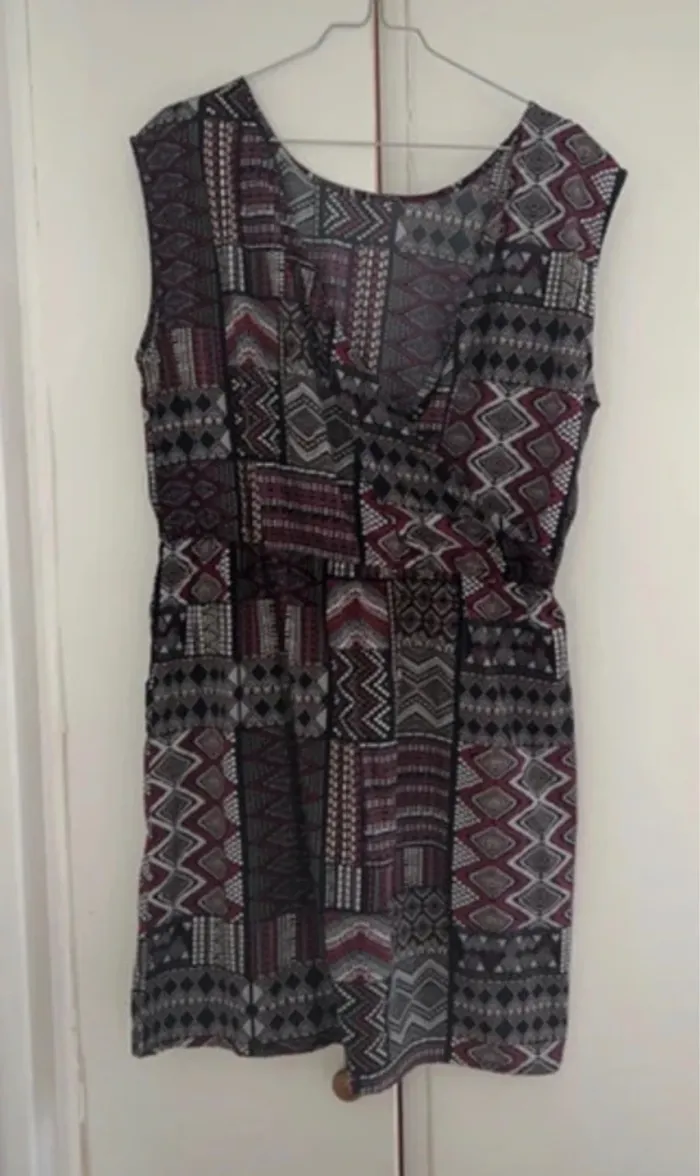 Robe - taille 46 - ligne à suivre - photo numéro 4