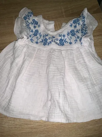 Blouse bébé coton blanc broderie bleue fleurie 9/12 mois