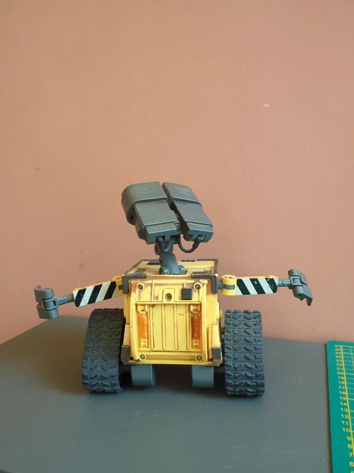 figurine wall e télécommande - photo numéro 3