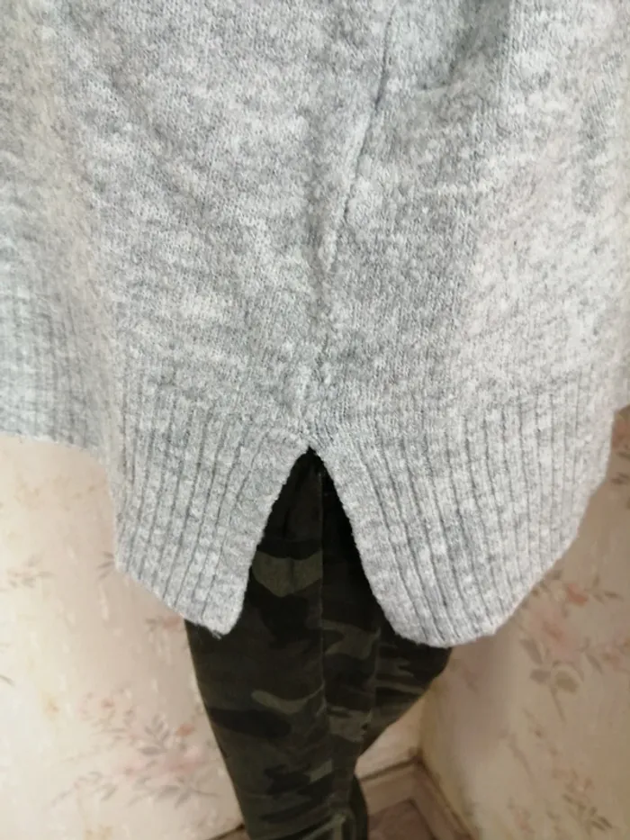 Pull gris col v avec détails côtelés aux manches et col / up 2 fashion / (M) - photo numéro 5