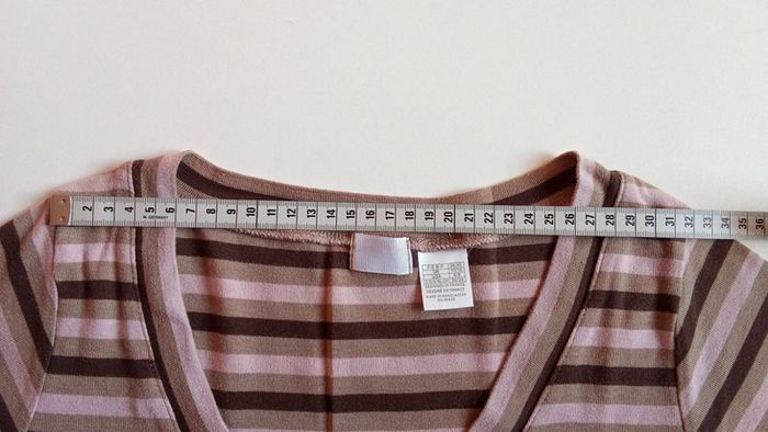 T-shirt col V taille 38/40 - photo numéro 5