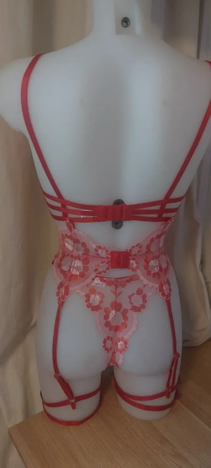 Superbe ensemble rouge/rose neuf - photo numéro 6