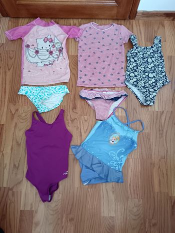 Lot tee shirts anti UV et maillots de bain Okaïdi, Monoprix, Hello Kitty etc