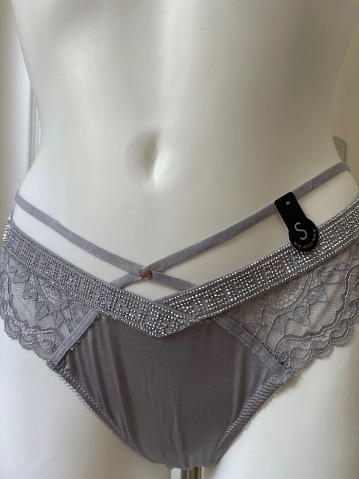 Tanga à strass - photo numéro 6
