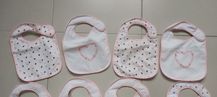 Lot bavoirs plastifiés à scratch - photo numéro 2