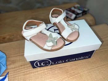 Lola canales Chaussures d’été claquette plates fleurs blanche P25 sandales