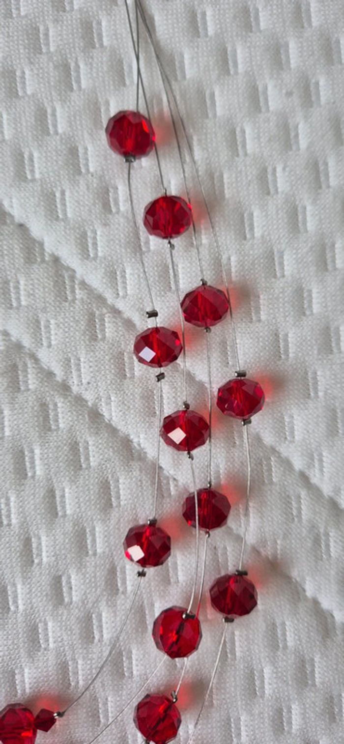 Collier en perles rouge. - photo numéro 3