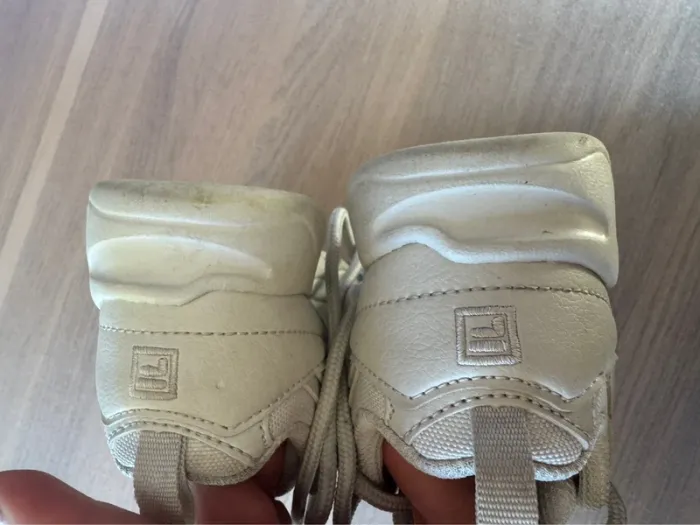 Baskets fila 23.5 - photo numéro 3