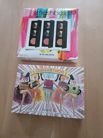 UNE PALETTE BLUSH ET UNE PALETTE YEUX SMASHBOX