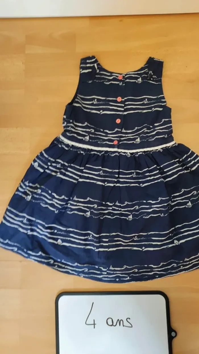 Robe taille 4 ans - photo numéro 3