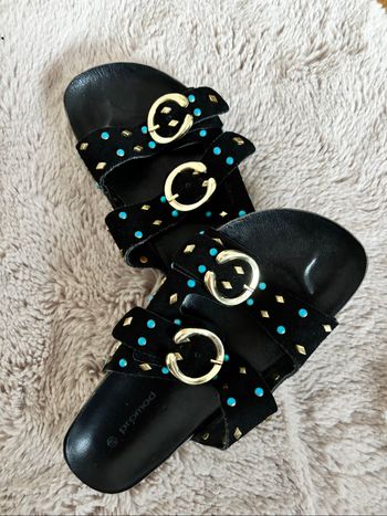 Claquettes à clous