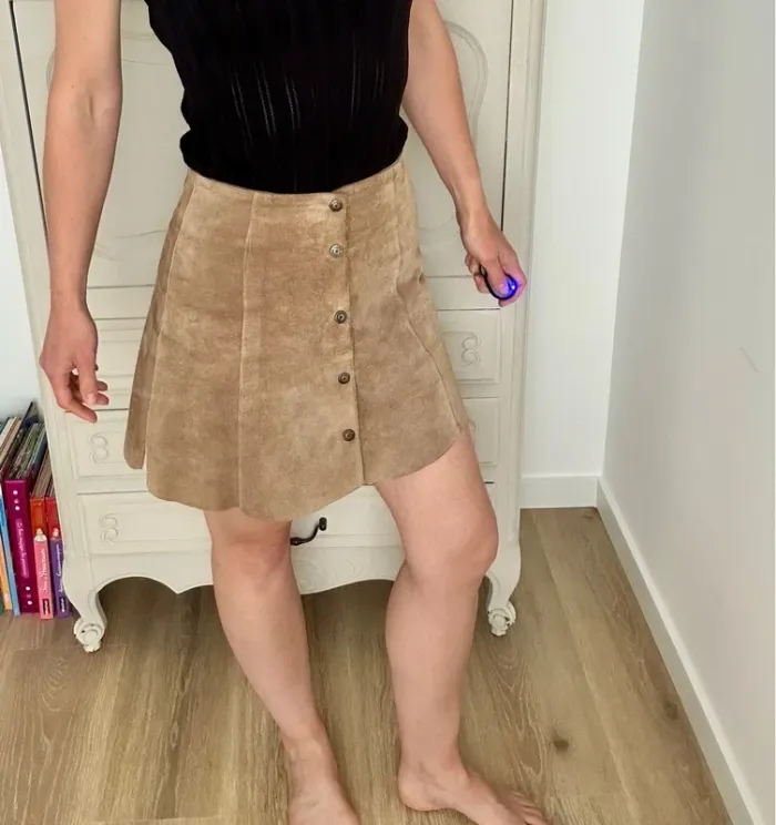 Superbe petit jupe marron Camel bas pétale Etam en cuir daim et boutons taille 36 , S , 1 - photo numéro 2
