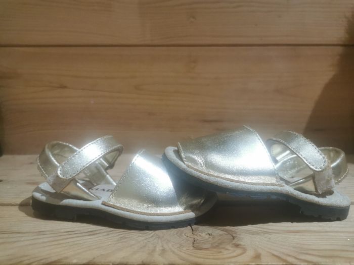 Sandales simili doré taille 22 kiabi - photo numéro 3