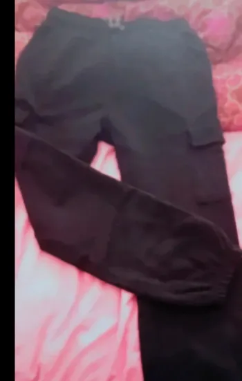 Superbe pantalon de jogging style cargo 10 ans LH en parfait état