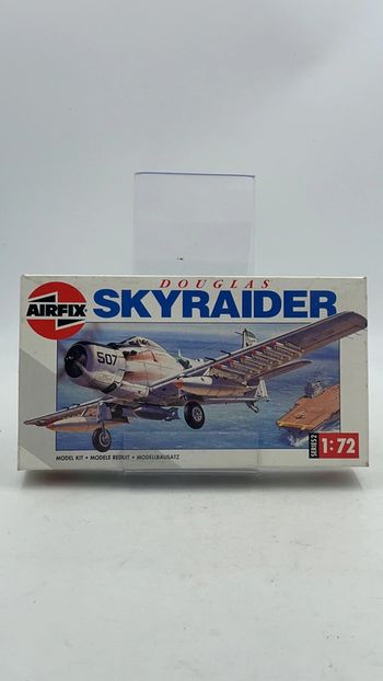 Maquette modèle réduit Air Fix Douglas Skyraider US Navy 1:72