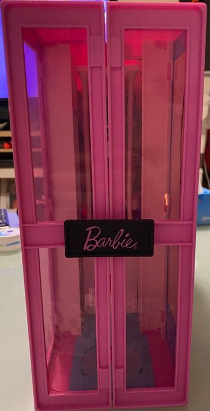 Lot Barbie (dressing,accessoires,poupées,voiture,scooter) - photo numéro 6