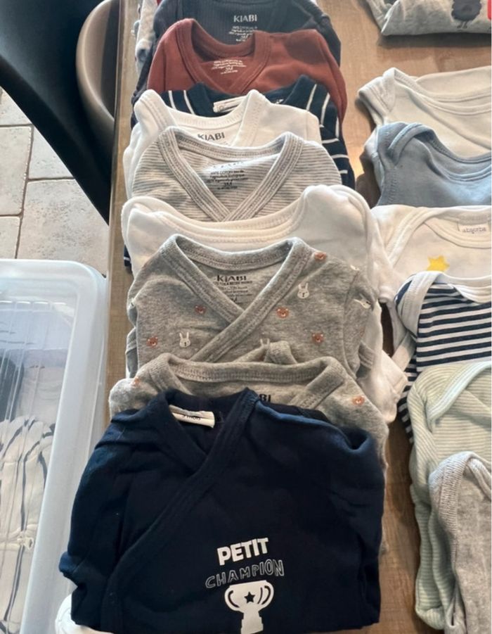 Grand lot de vêtements garçon 3 mois - photo numéro 2