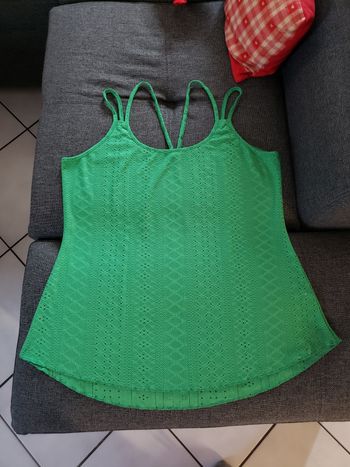 Débardeur broderie anglaise vert