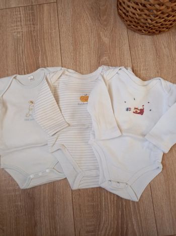 1 lot de 3 bodis 6 mois blanc différente marque