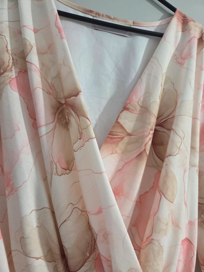 Robe a fleurs rose et beige cache cœur - photo numéro 4