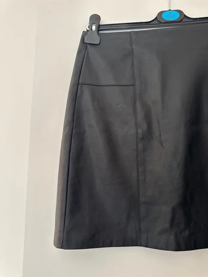 Minijupe noire en similicuir synthétique Amisu - photo numéro 3