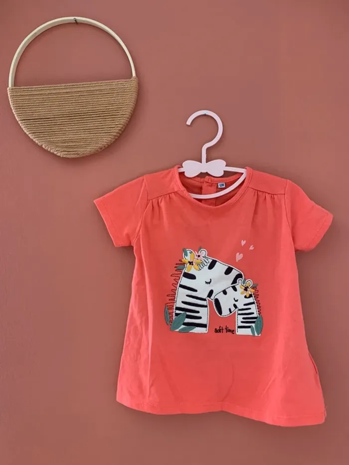 T-shirt fille - 12 mois - très bon état