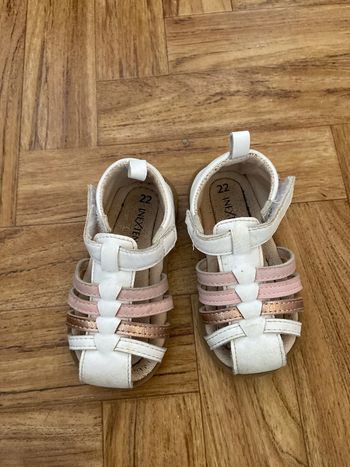 Sandales blanches et rose