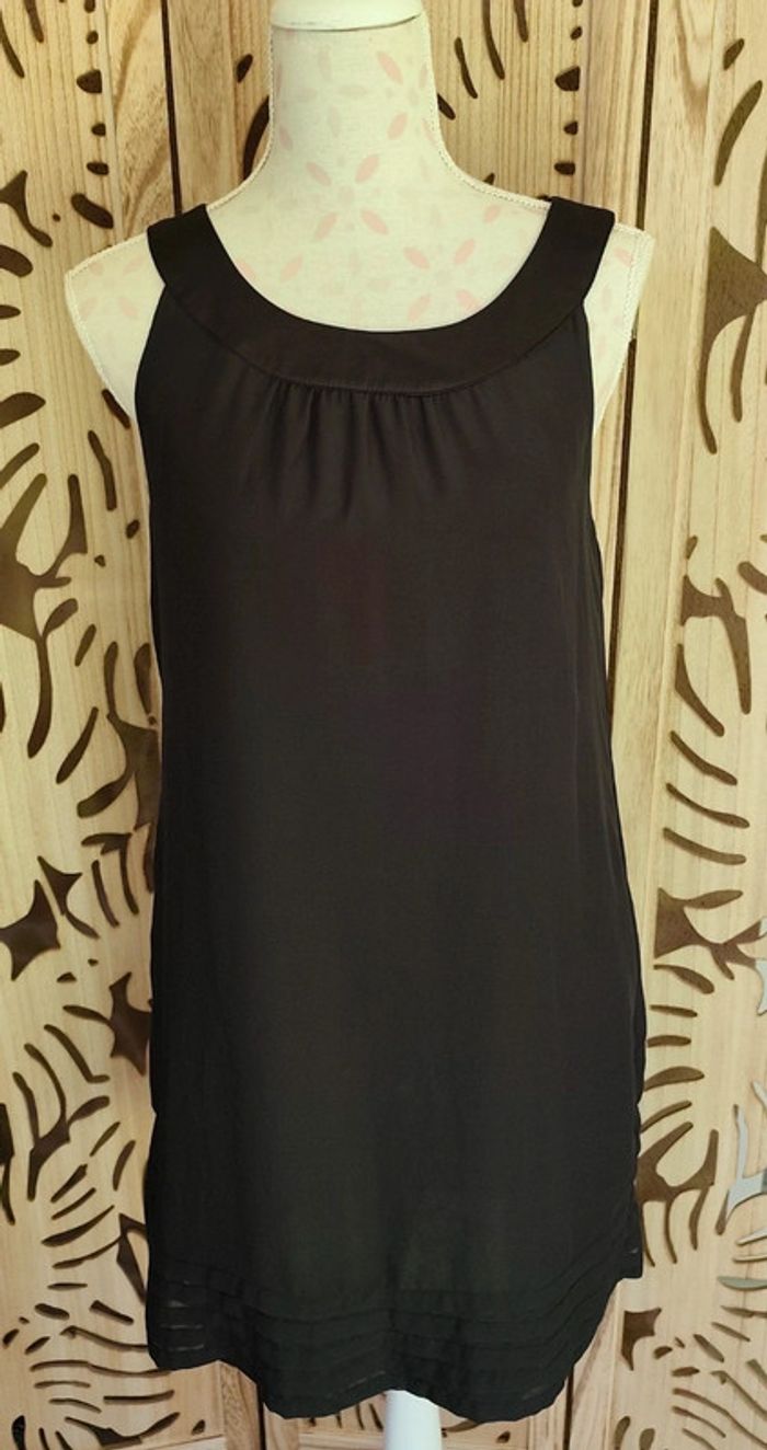 Robe noire fluide - Bretelles et col en satin - T 38 H&M - photo numéro 5
