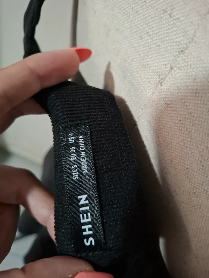 Robe shein noire à boutons effet côtelé - photo numéro 6
