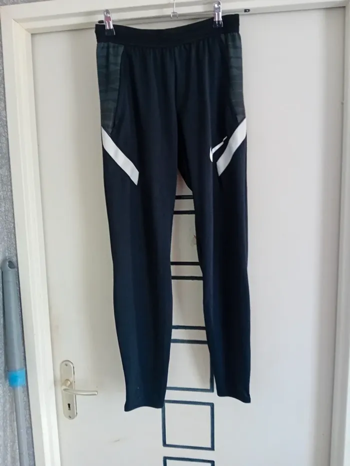 Jogging de chez Nike en taille S - photo numéro 2