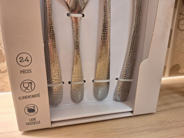 Ménagère 24 couverts homeside collection chloé neuve - photo numéro 2