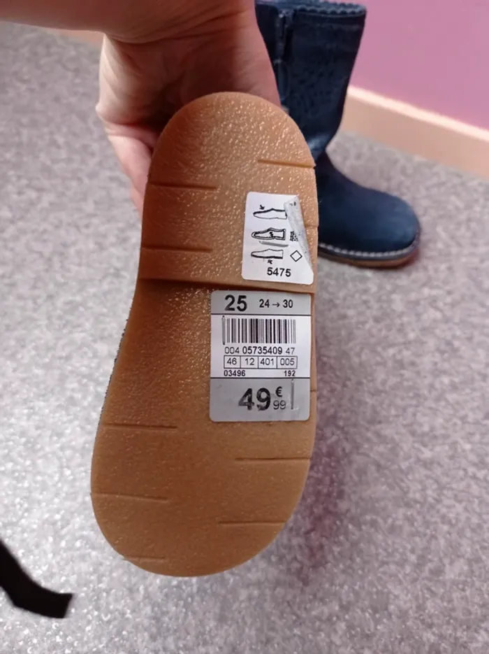 La halle bottes neuves 
Semelle intérieure en cuir
P.25 - photo numéro 8