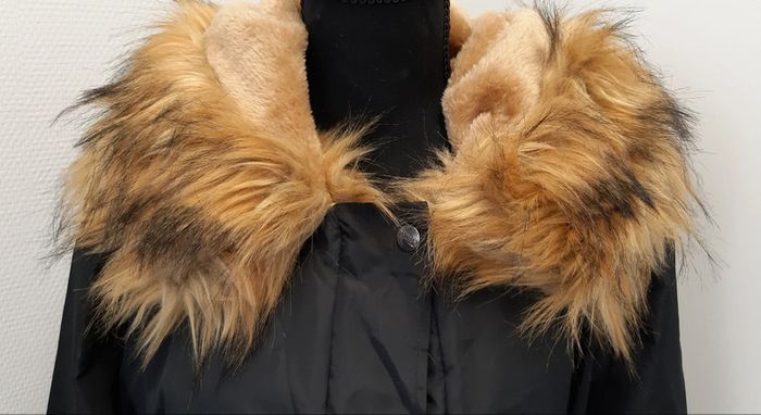 Très belle parka imperméable à capuche doublée fourrure synthétique - photo numéro 7