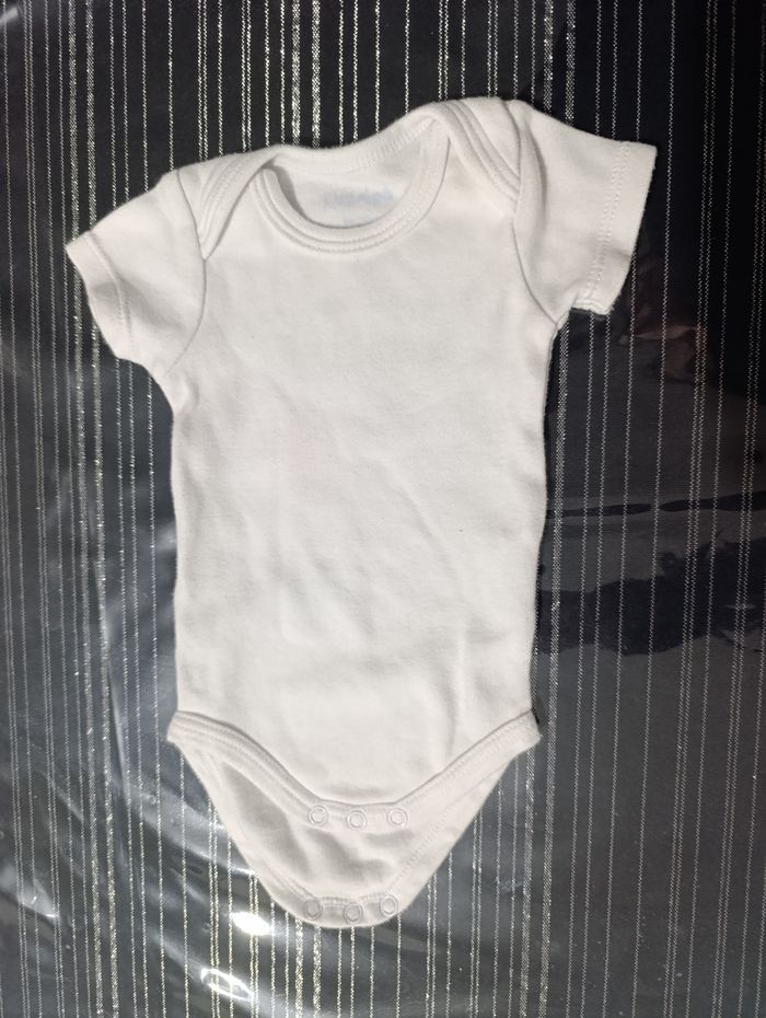 Lot de 3 bodys manches courtes mixte 3 mois - photo numéro 2