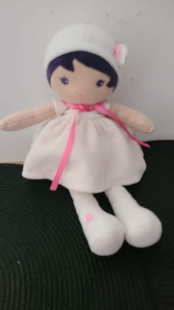 Doudou poupée Kaloo robe blanche rose Perle 30 cm